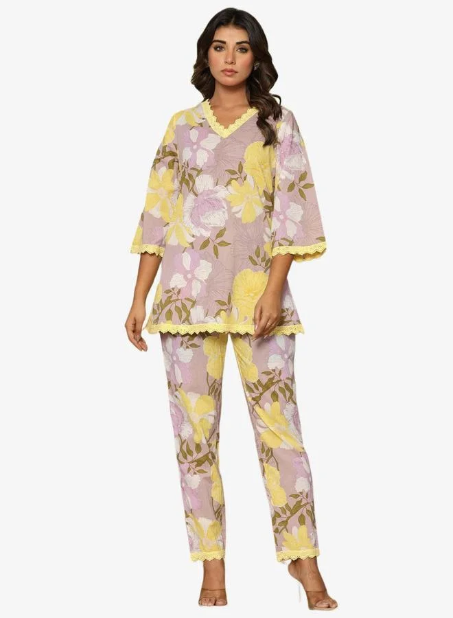 ملائم طقم قطن بنفسجي مطبوع بالزهور